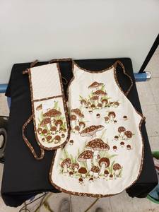 lot 8423 image: The Kitchen Shoppe set