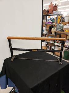 lot 8466 image: wrapping paper cutter