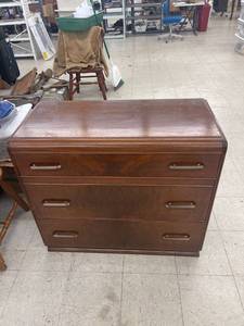 lot 4291 image: vintage dresser