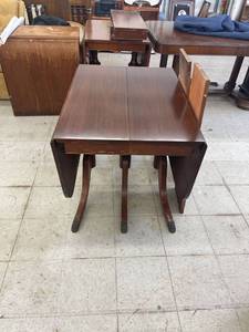 lot 4297 image: drop leaf table wit 2 leaves