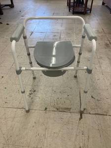 lot 4301 image: toilet chair