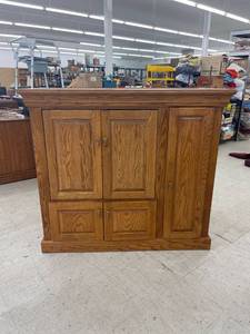 lot 4314 image: solid wood entertainment center
