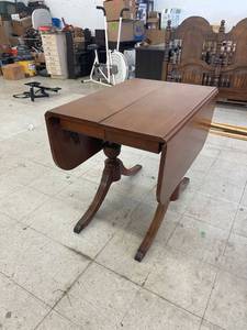 lot 4320 image: drop leaf table with 2 leafs