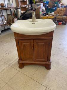 lot 4323 image: bathroom vanity & sink