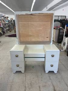 lot 4324 image: vintage vanity missing mirror
