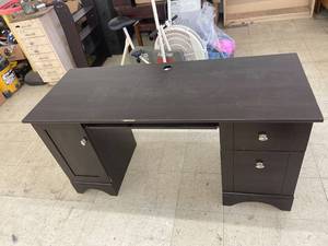 lot 4325 image: large desk