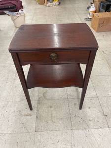lot 4332 image: vintage side table