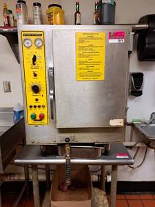 lot 2979 image: Steam N Hold Cabinet -MODEL 208D6-300