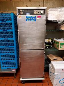 lot 2980 image: Henny Penny HC 900 Heated Holding Cabinet