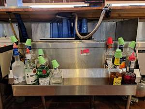 lot 2984 image: Double Well Ice Chest