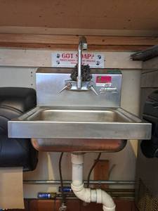 lot 2987 image: Advance Hand Wash Sink