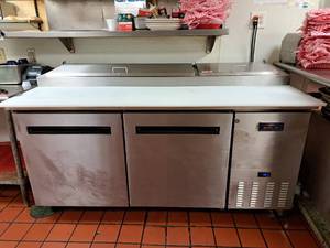 lot 9423 image: Artic Air Commercial Refrigerator Model APP71RZ