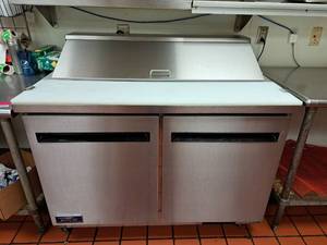 lot 9425 image: Artic Air Refrigerator- Model AST48RZ