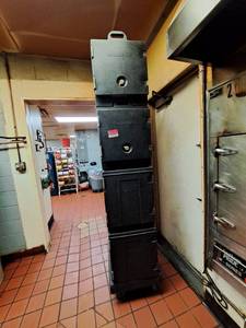 lot 9453 image: Cambo 4 Stackable Storage Containers