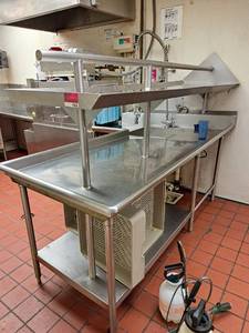 lot 9468 image: Stainless Steel Corner Soil Dishtable