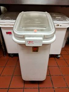 lot 20820 image: Rubbermaid Container on Wheels