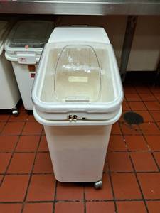 lot 20821 image: Winco Container on Wheels