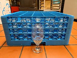 lot 20825 image: Lot of (25) Water Glasses in Blue Crate
