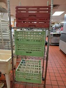 lot 20838 image: Lot of 5 Glass Holders - 3 Green  2 Red