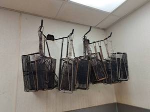 lot 20842 image: (16) Fryer Baskets