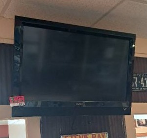 lot 32385 image: 32 Inch Vizio TV