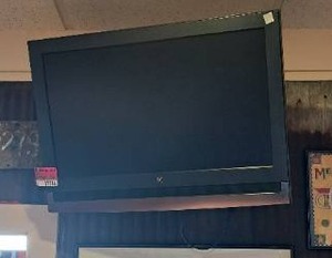 lot 32386 image: 32 Inch Westinghouse TV