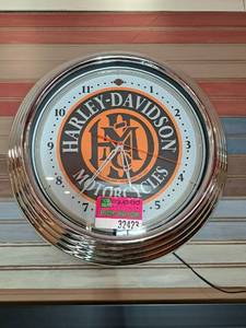 lot 32423 image: Harley Davidson Clock