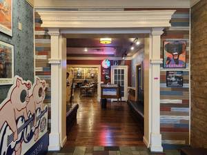 lot 49507 image: Wooded Decorative Entryway Framing