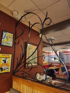 lot 49519 image: Iron Decor 4ft x 4 12