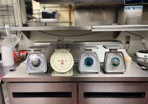 lot 9487 image: Lot of 4 Food Scales