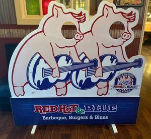 lot 9488 image: Pig Themed Photo Stand