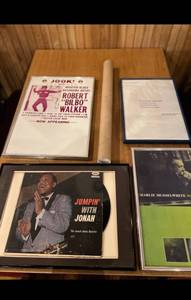 lot 9508 image: Lot of Framed Decor