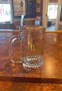 lot 9522 image: Lot of 47 Short Bar Mugs