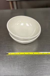 lot 9531 image: Lot of 33 Round Bowls