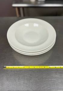 lot 9532 image: Lot of 31 LG White Bowls