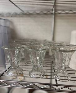 lot 9545 image: Lot of 13 Ice Cream Sundae Dishes