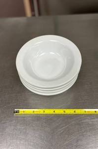 lot 9550 image: Lot of 8 White Small Bowls