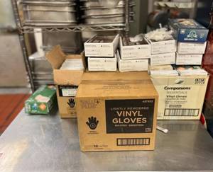 lot 9554 image: Large Lot of Vinyl Gloves