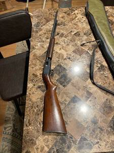 lot 4 image: Winchester model 61 pump action 22 rifle
