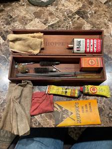 lot 21 image: hoppes gun cleaning kit