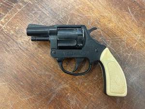 lot 22 image: volcanic 22 starter pistol model v22