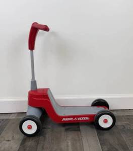lot 72529 image: Radio Flyer Scoot 2 Scooter
