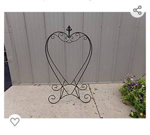 lot 72539 image: 40 Heart Shaped Metal Folding Plant Stand