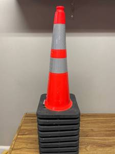 lot 64249 image: 8 traffic cones