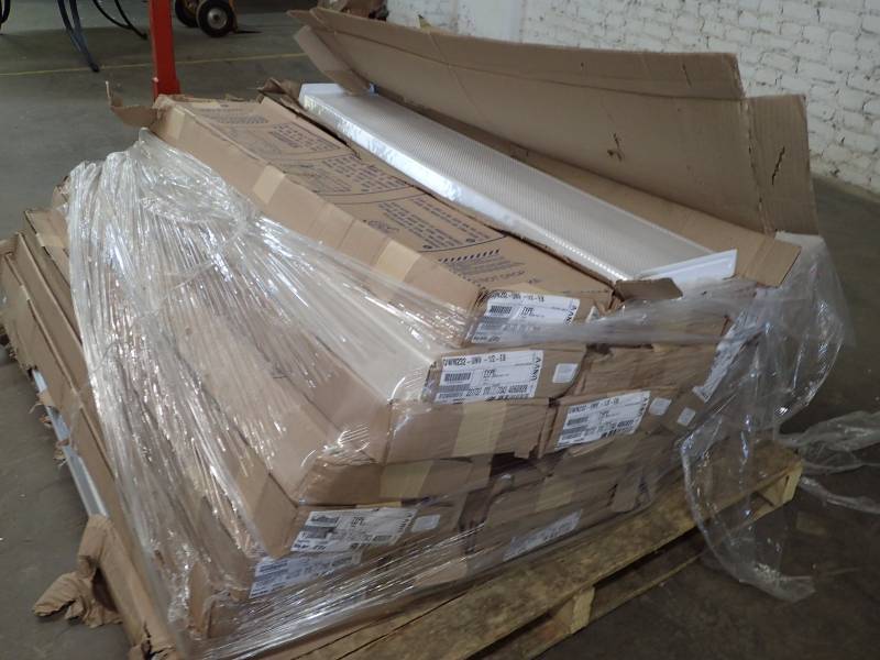 lot 1007 image: Large Lot of Lighting