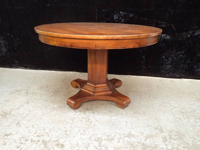 lot 1008 image: Solid Wooden Table