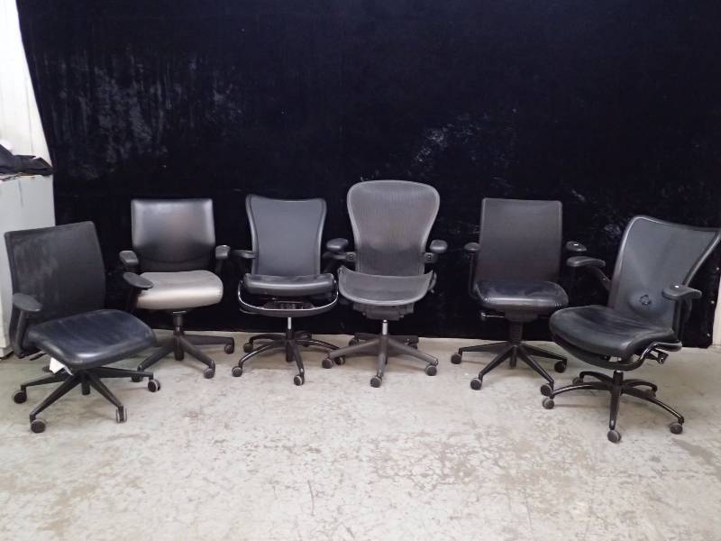 lot 1018 image: (6) Office Chairs