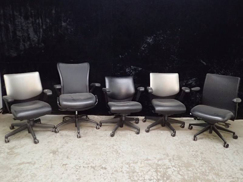 lot 1019 image: (5) Office Chairs