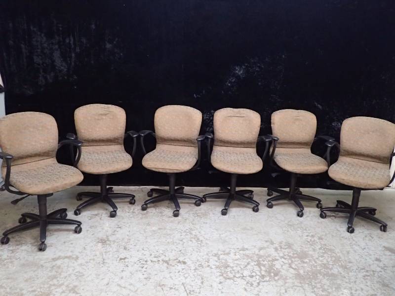 lot 1021 image: (6) Office Chairs