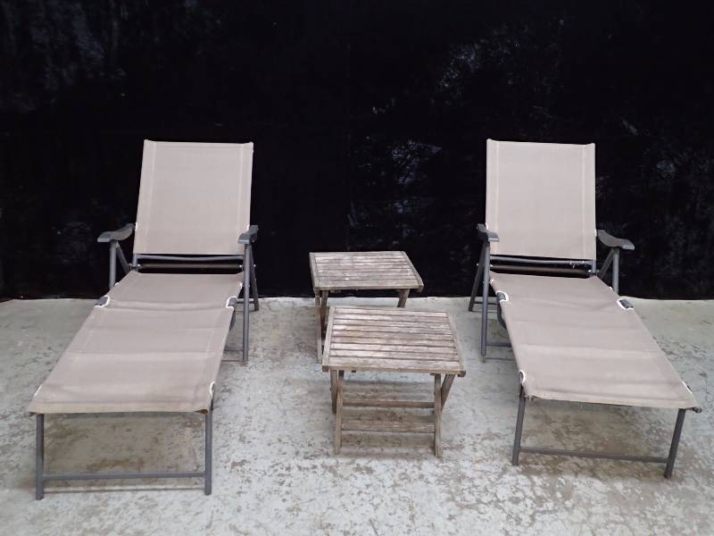 lot 1024 image: (2) Patio Lounge Chairs and (2) Folding Wooden Outdoor End Tables